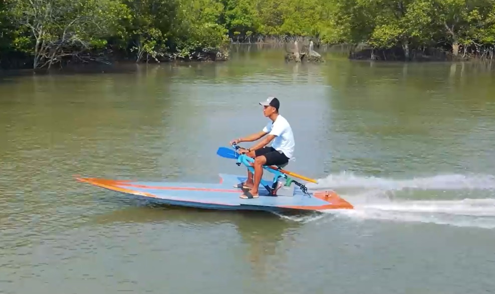 Лёгкая скоростная электрическая лодка «Скат-22»