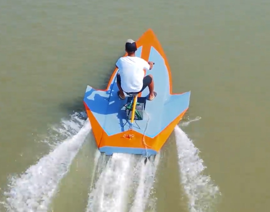 Лёгкая скоростная электрическая лодка «Скат-22»