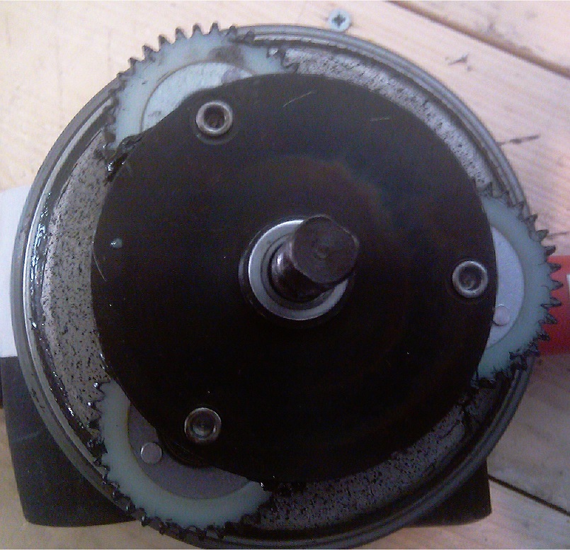 Шестерни редукторного двигателя